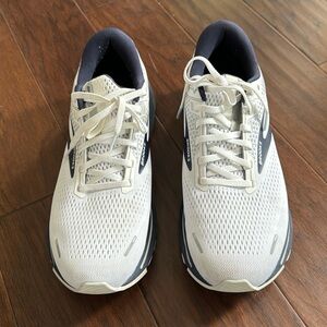 Mens Brooks Ghost Size 14